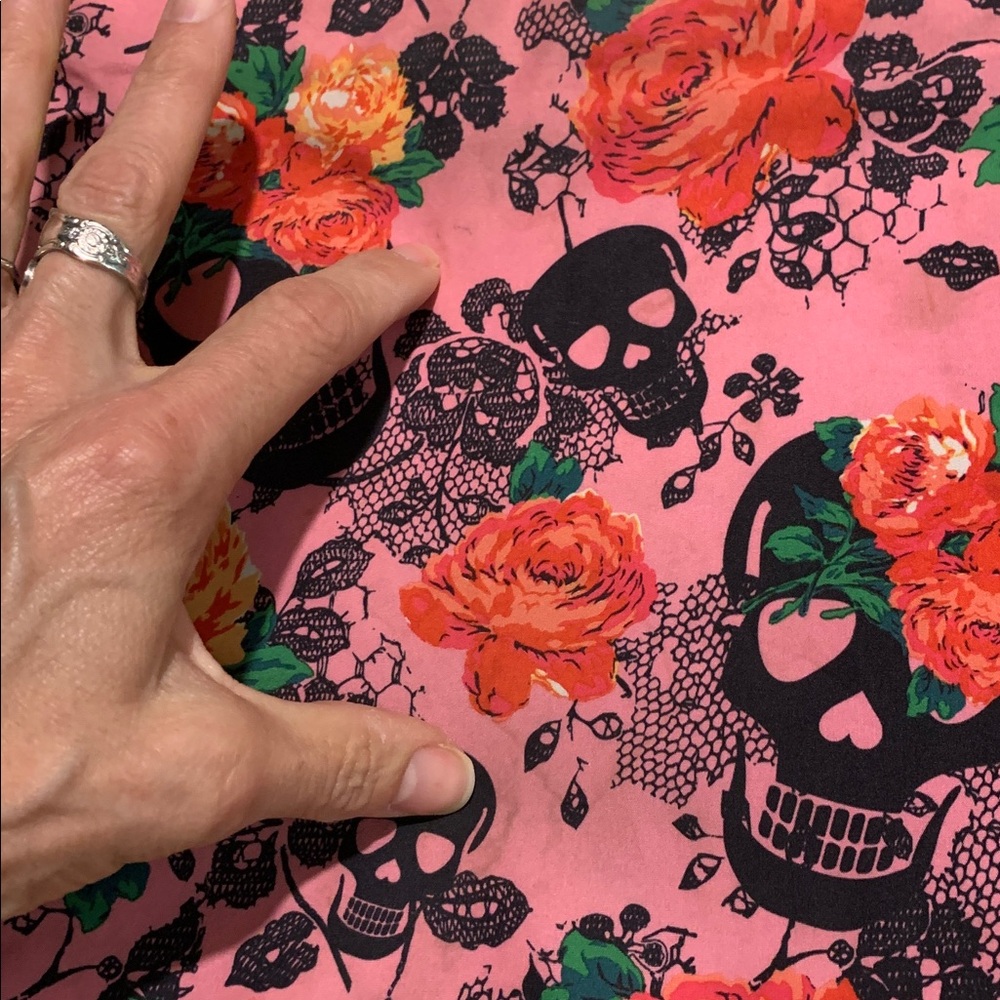 Betsey Johnson Pink Floral Skulls and Roses Crossbody Bag - Picture 14 of 16